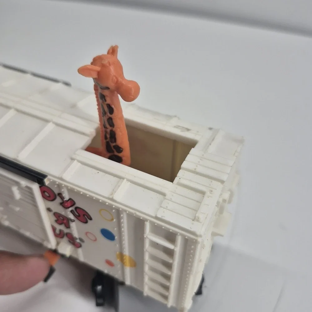 Lionel Toys R Us Geoffreys Carnival Carrier